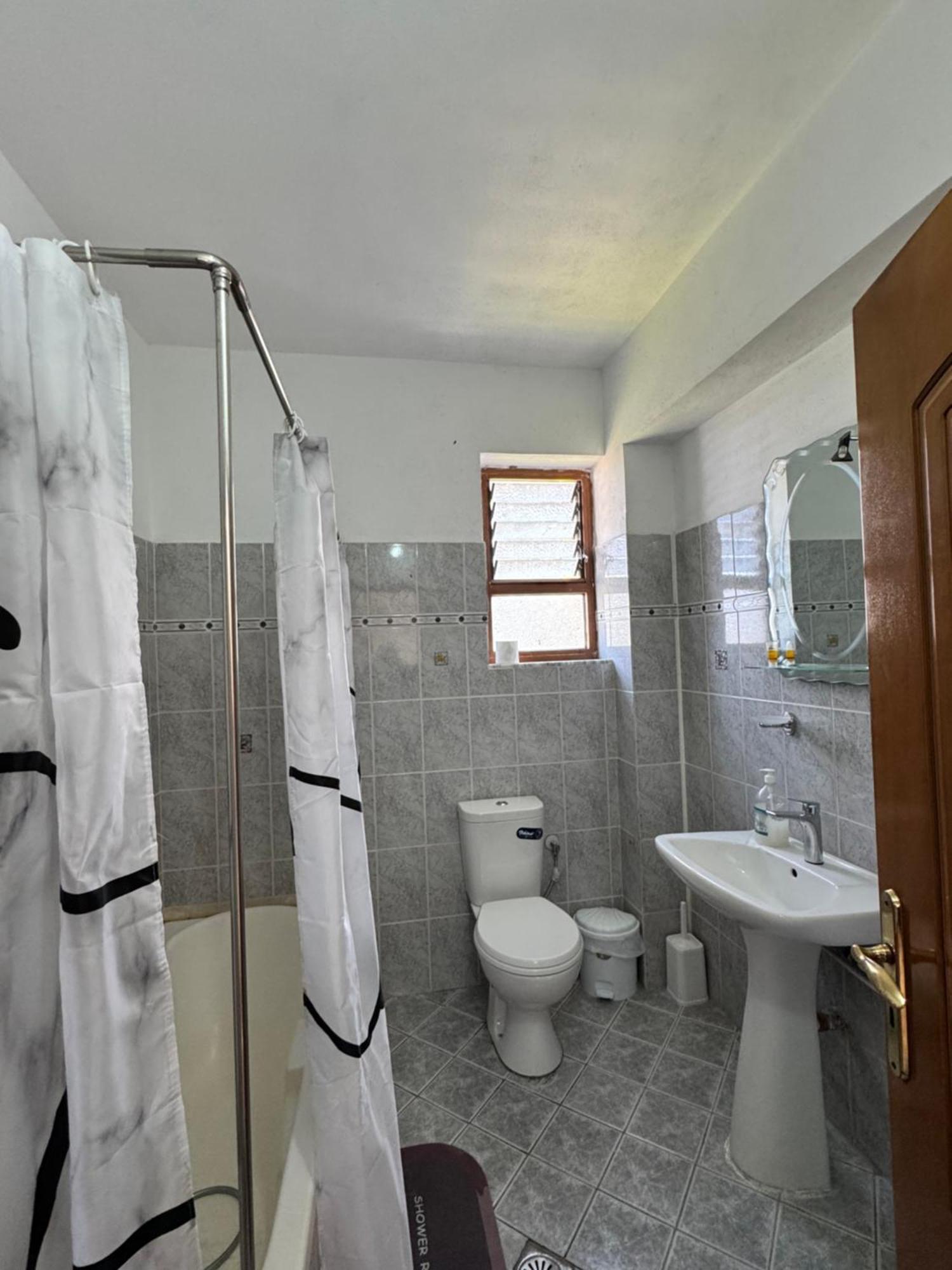 Alex Apartments Sarandë Eksteriør billede